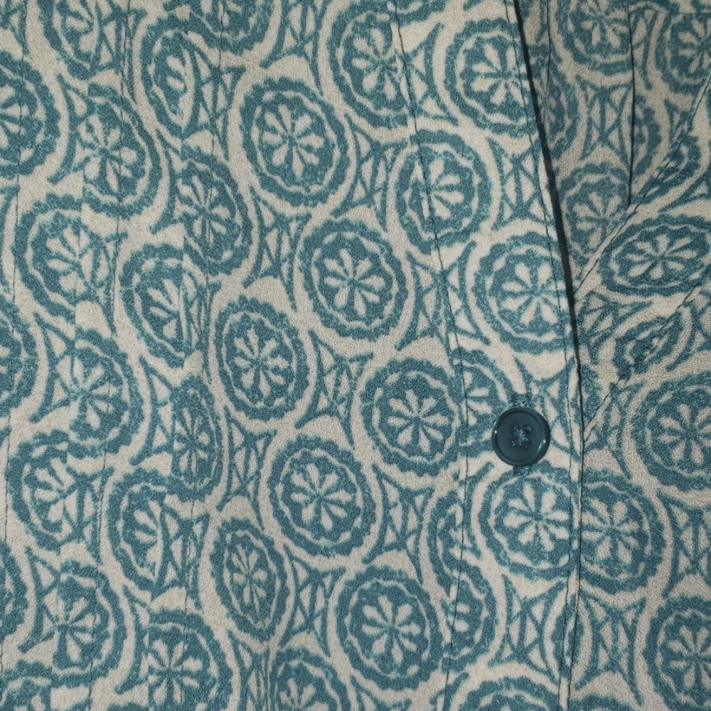 blouse - Picture 3 of 3